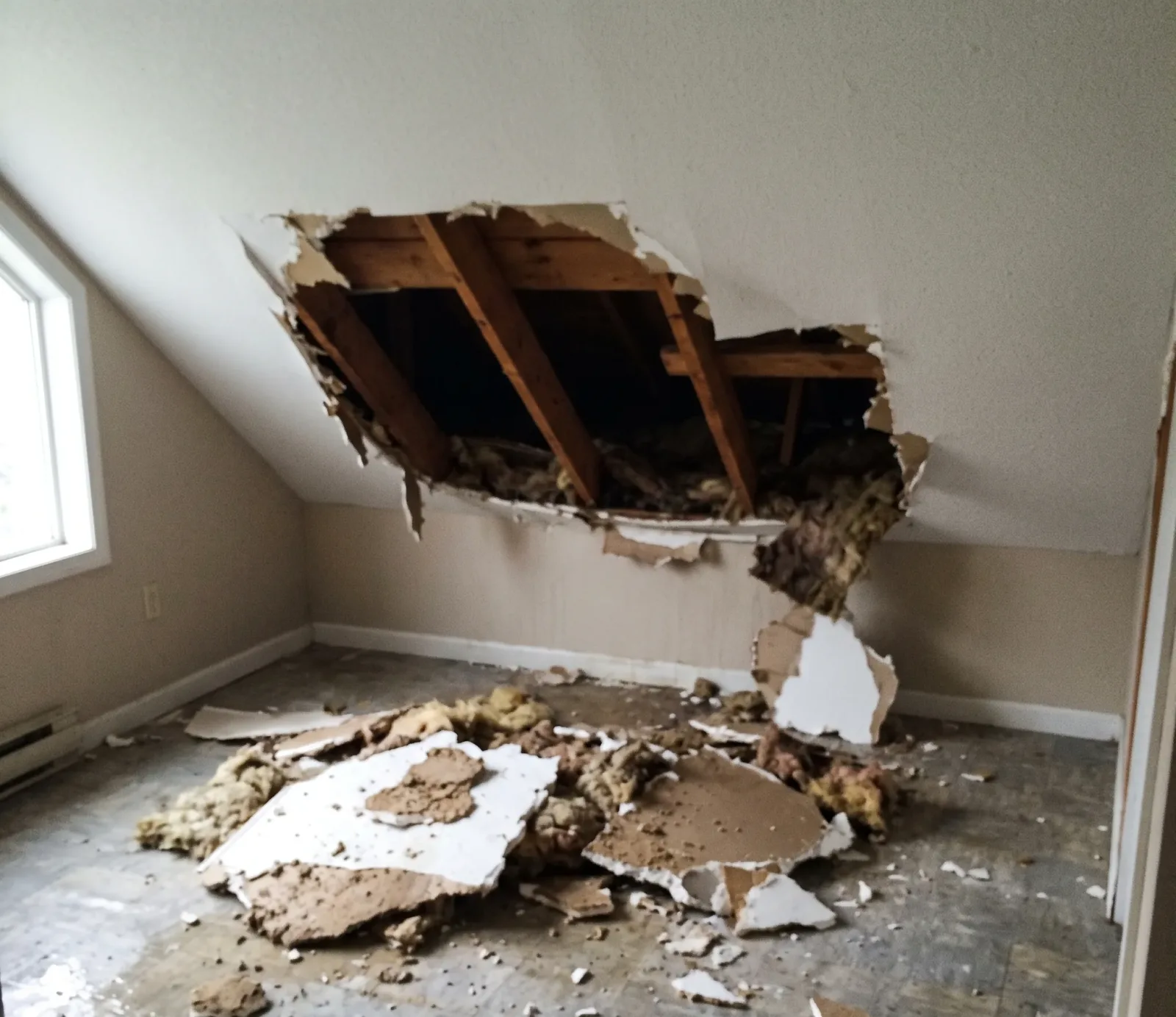 HOA and Condo Water Damage: Who Pays for What in TX?
